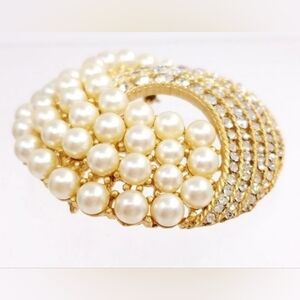 Trifari Crown Gold Tone Faux Pearls Rhinestones Vintage 1960's Brooch